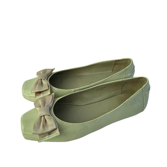 Gabriella Rocha Cream Faux Patent Leather Bow Detail True Baker Flats Size 7.5W - Picture 3 of 10